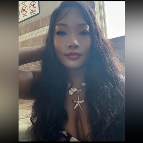 Meet your Posher, Kim♥️ - Picture 5 of 16